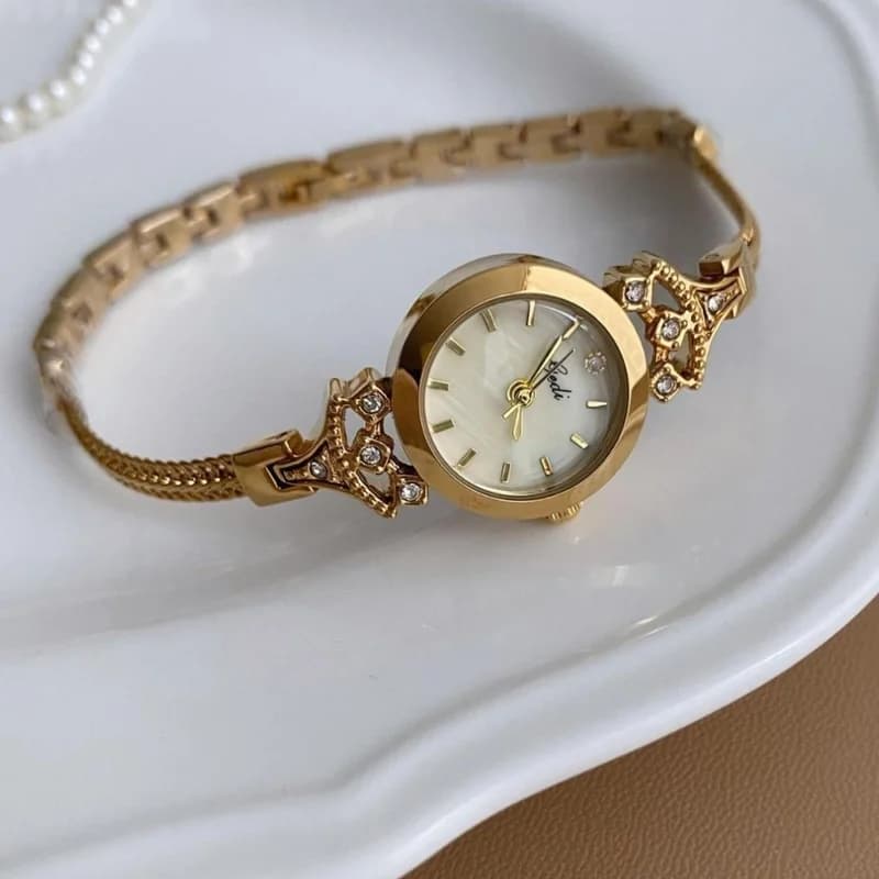 Gedi 62001 Luxury Bracelet Watch- Golden