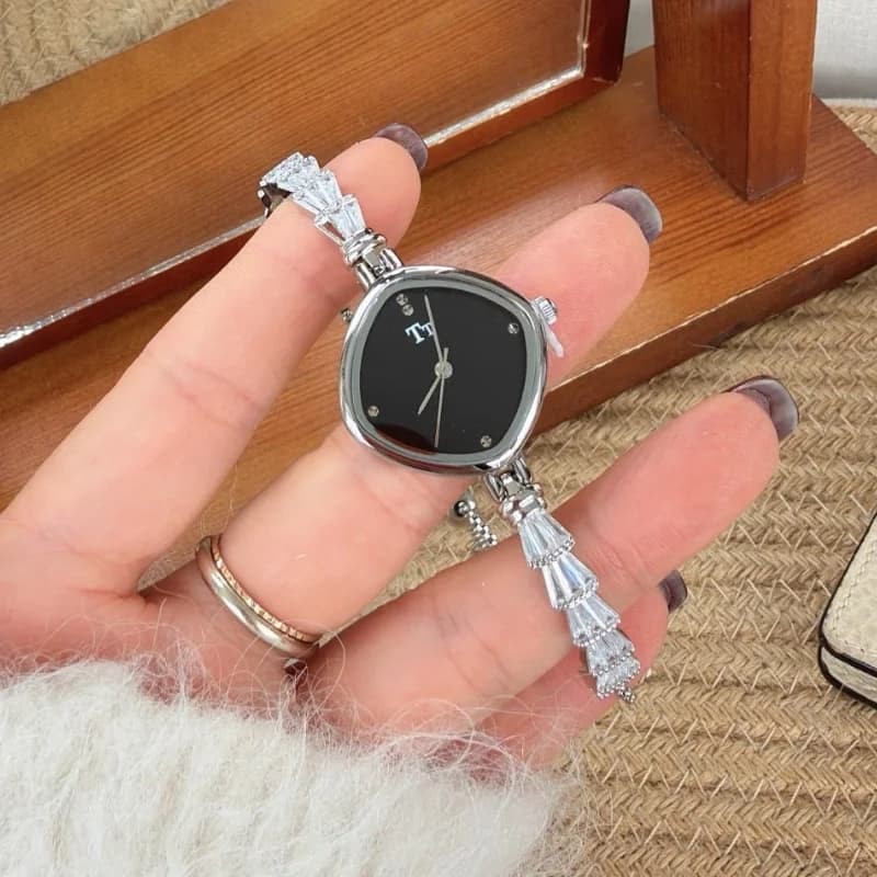 TT M25035 Silver Black Face